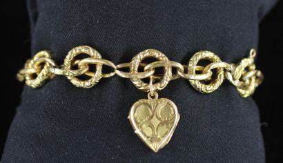 Bracelet à maillons creux entrelacés en or...