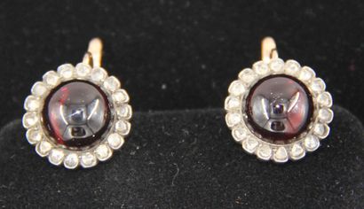 Paire de boucles d'oreilles, en or jaune...