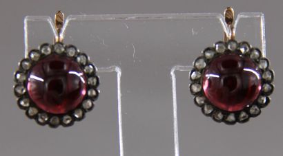 Paire de boucles d'oreilles, en or jaune...