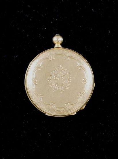 *Montre de col en or jaune 18k guilloché...