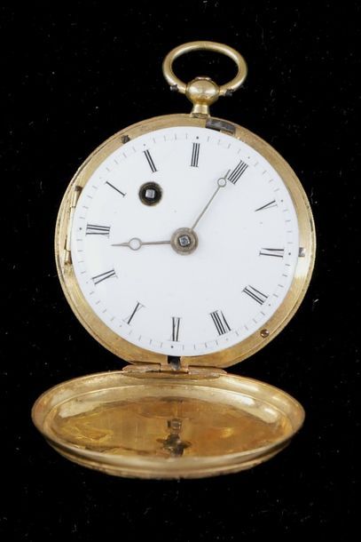 *Montre de col savonnette à coque en or jaune...