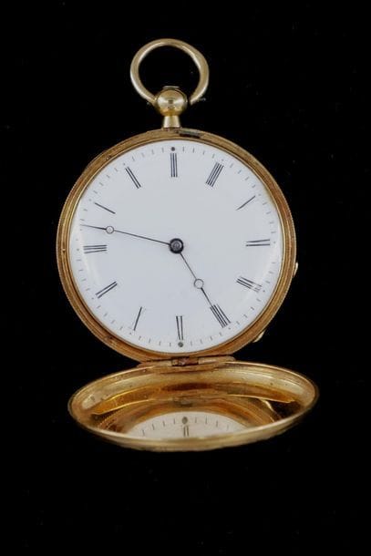 *Montre de col savonnette en or jaune 18k...
