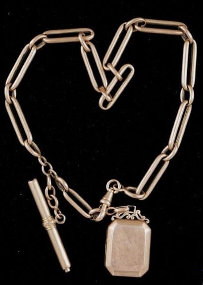 * Watch chain in 18k yellow gold, decorated...