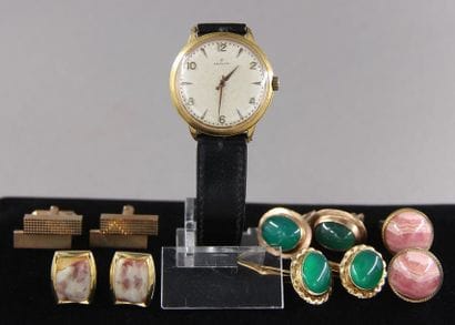 ZENITH
Montre d'homme en métal à boitier...