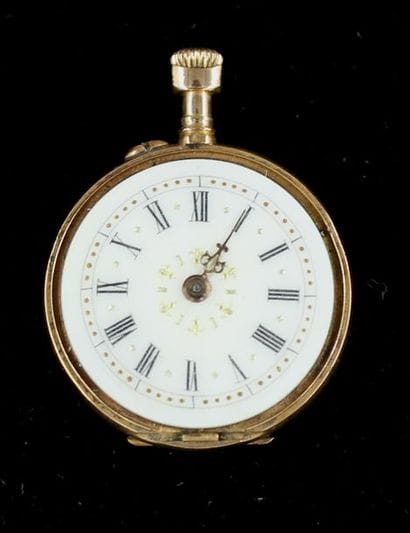 Montre de col en or jaune 18k gravée d'une...