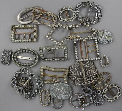 Lot de boucles de chaussures et ceintures...