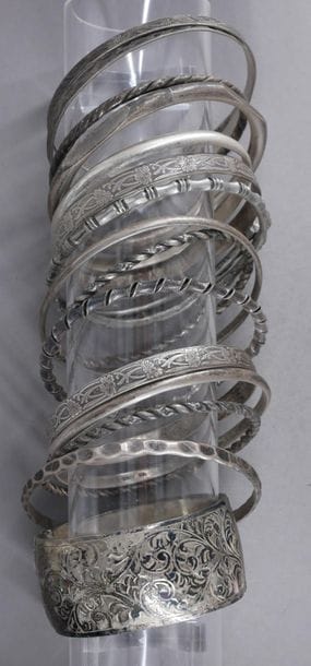 *Quinze bracelets rigids and argent 800°/°,...
