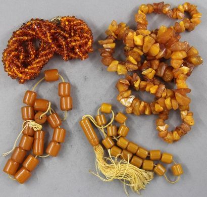 Lot de colliers et bracelet en ambre