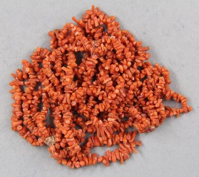 Collier cravate en corail rouge