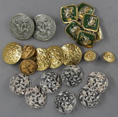 Lot de boutons en métal doré et argenté