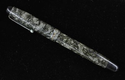 PARKER
Stylo plume en résine à décor géometrique,...