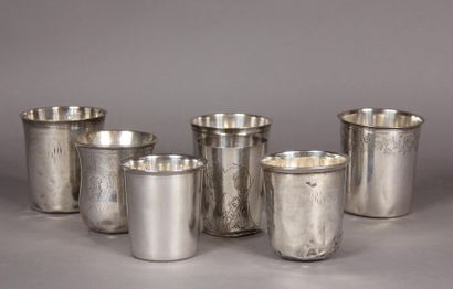 *Sept timbales en argent 950°/°°, pds : 56-80-77-101-107-88-59...