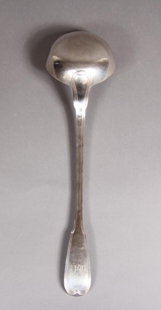 *Louche en argent 950°/°° à filets contours...