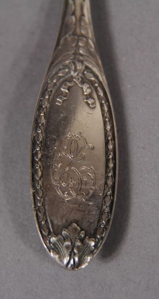 *Lot en argent 950°/°° :
- Pince à sucre...