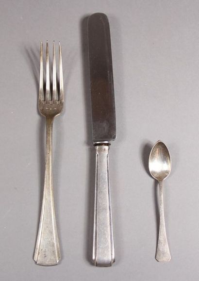 Lot de couverts dépareillés en argent 800°/°°...