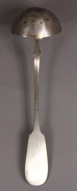 Louche uniplat en argent 800°/°°, travail...