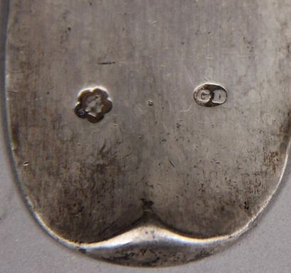 Louche uniplat en argent 800°/°°, travail...