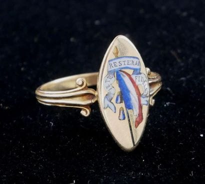 *Marquise ring in 18k yellow gold enamelled...