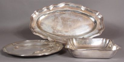 Un plat ovale, un plat rond et une banette...