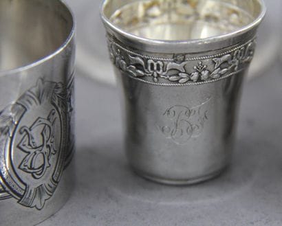 Lot en argent 950°/°° :
- Six gobelets à...