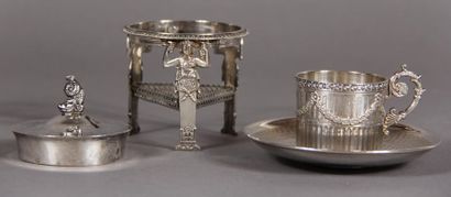 Lot en argent 950°/°° :
- Tasse et sous-tasse...