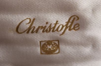 CHRISTOFLE
Douze couteaux de table (une lame...