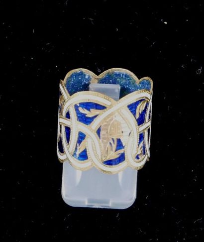 *Large poly-lobed ring in 18k yellow gold...