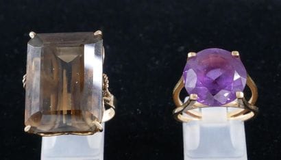 *Two rings in 18k yellow gold set with a...