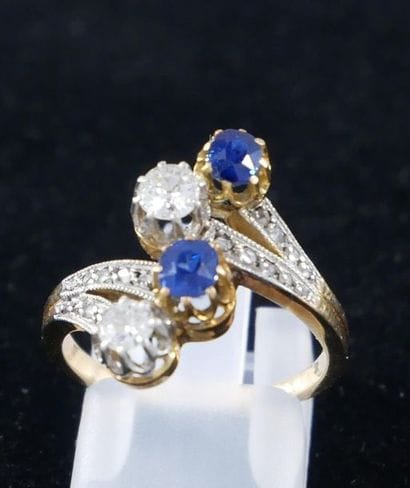 *Ring Toi et Moi in 18k yellow gold set with...
