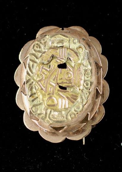 Oval poly-lobed brooch in 18k yellow gold,...