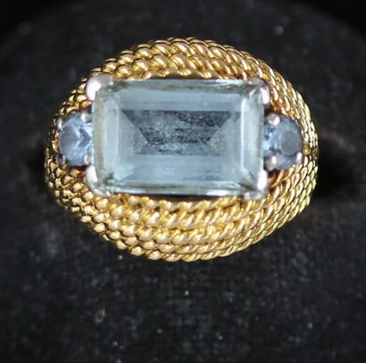 Bague en or jaune 18k et platine sertie de...