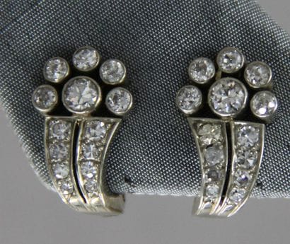 A E KÖCHERT Wien orfèvre
Paire de boucles...