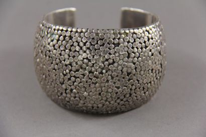Bracelet manchette orné de cercles en argent...