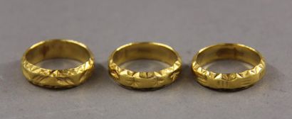 Trois anneaux en or jaune 18k, TDD : 53,...