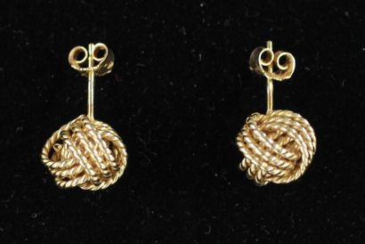 Paire de clous d'oreille tressé en or jaune...