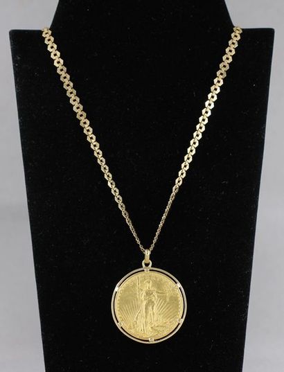 Pendentif orné d'une pièce de 20 dollars...