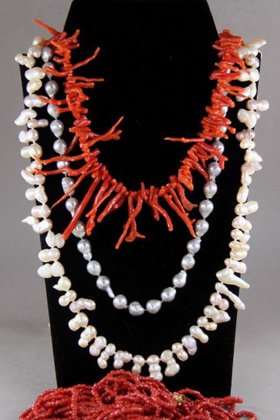 Lot de colliers de perles fantaisies et ...