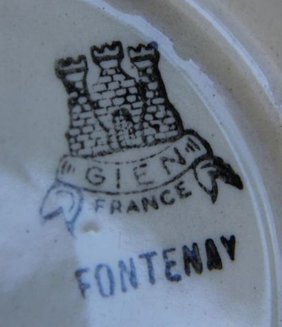 *GIEN
Partie de service de table et à café...