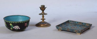 *Lot en métal cloisonné :
-Vide-poche carré...