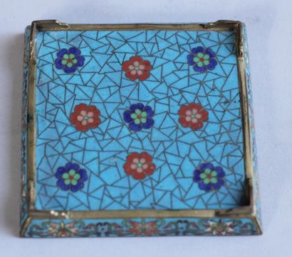 *Lot en métal cloisonné :
-Vide-poche carré...