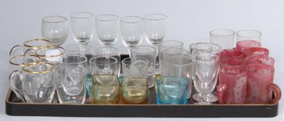 *Lot de verres à liqueur (accidents)