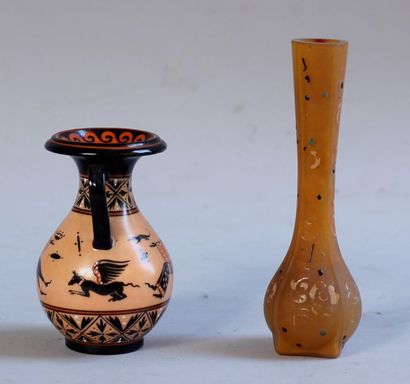 *Lot :
-Vase soliflore en verre orange à...