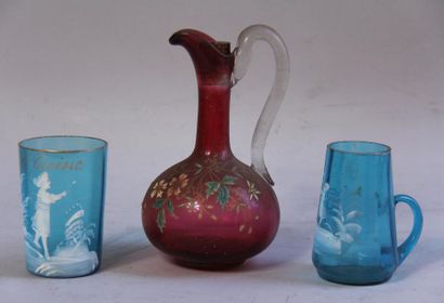 *Un flacon, un pichet et un verre en verre...
