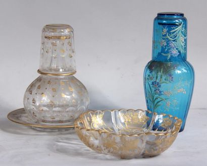 *Deux verres d'eau l'un en verre transparent...