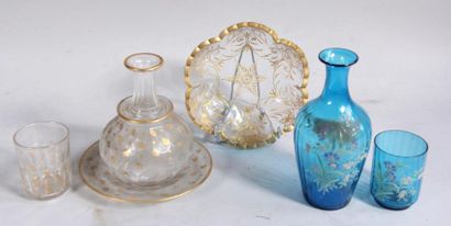 *Deux verres d'eau l'un en verre transparent...