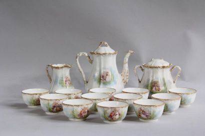 *Partie de service à thé en porcelaine blanche...