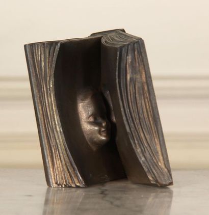 Ecole contemporaine
Livre ouvert
Sculpture...