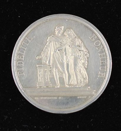 Médaille de mariage en argent 800°/°° chiffrée...