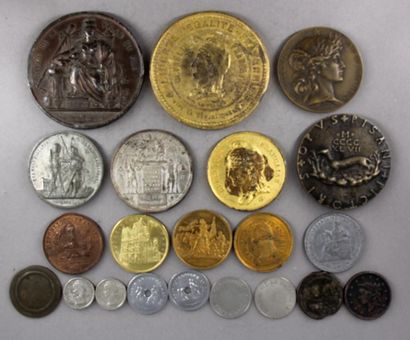 Lot de jetons, pièces et médailles divers...