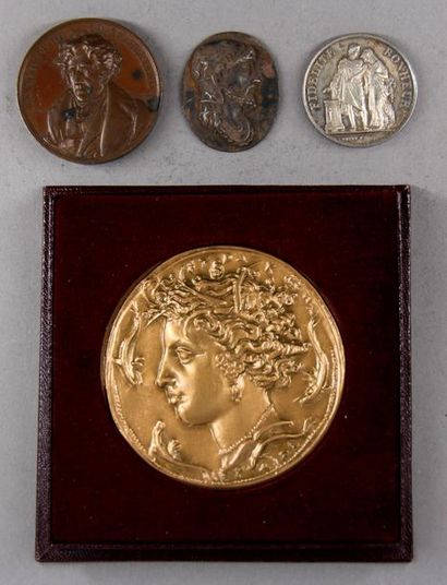 *Lot de médailles :
- Médaille de mariage...
